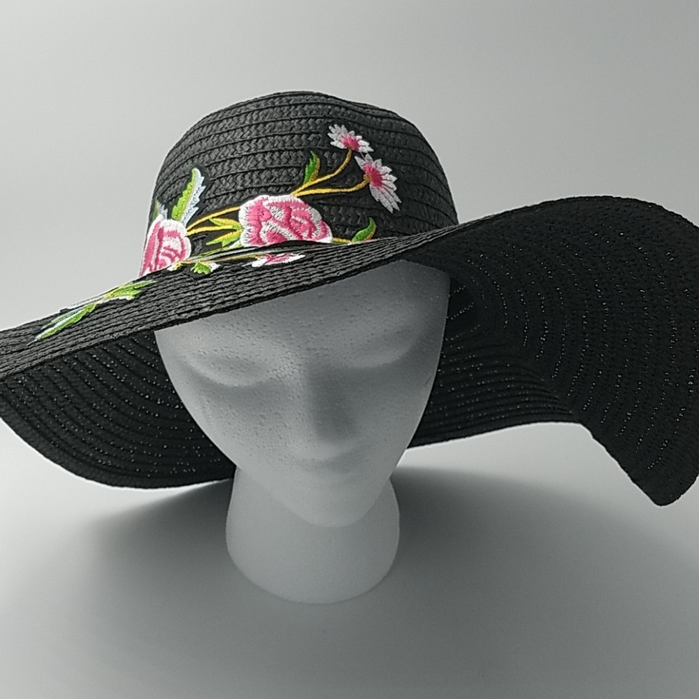 Beach-Ready Floppy Sun Hat - Picture 7 of 8